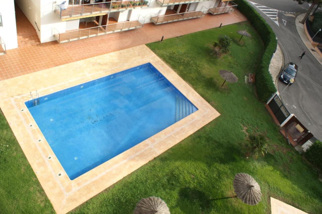 Apartamento En Roses Con Parking Y Piscina Apartment Exterior photo