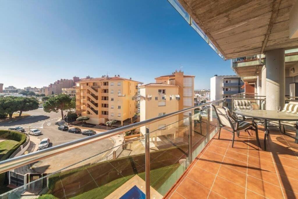Apartamento En Roses Con Parking Y Piscina Apartment Exterior photo