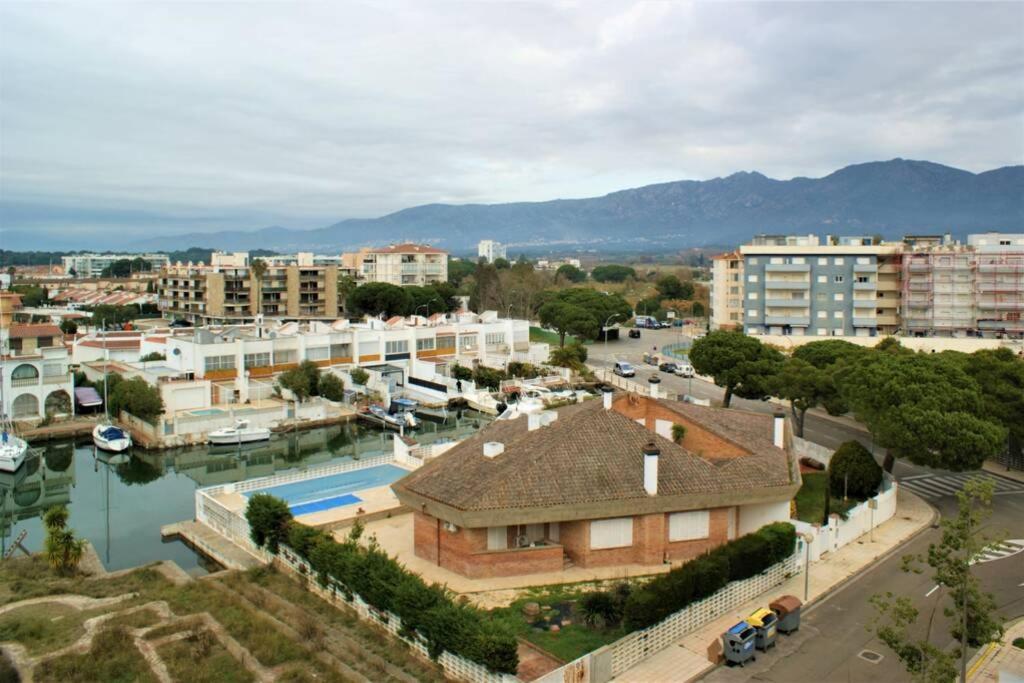 Apartamento En Roses Con Parking Y Piscina Apartment Exterior photo