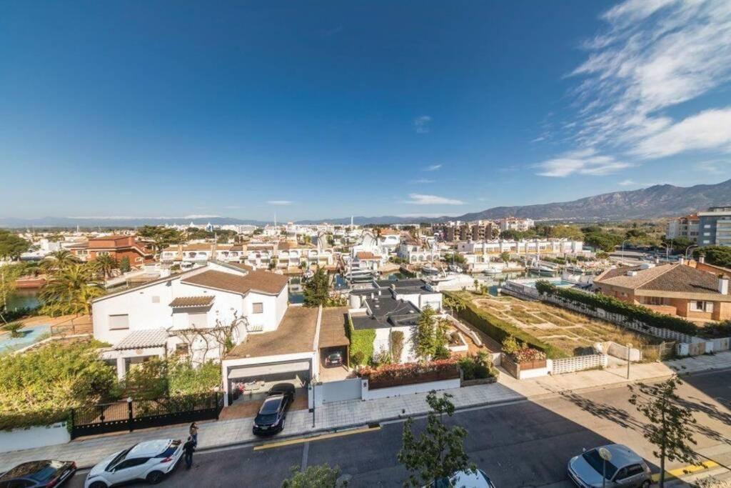 Apartamento En Roses Con Parking Y Piscina Apartment Exterior photo