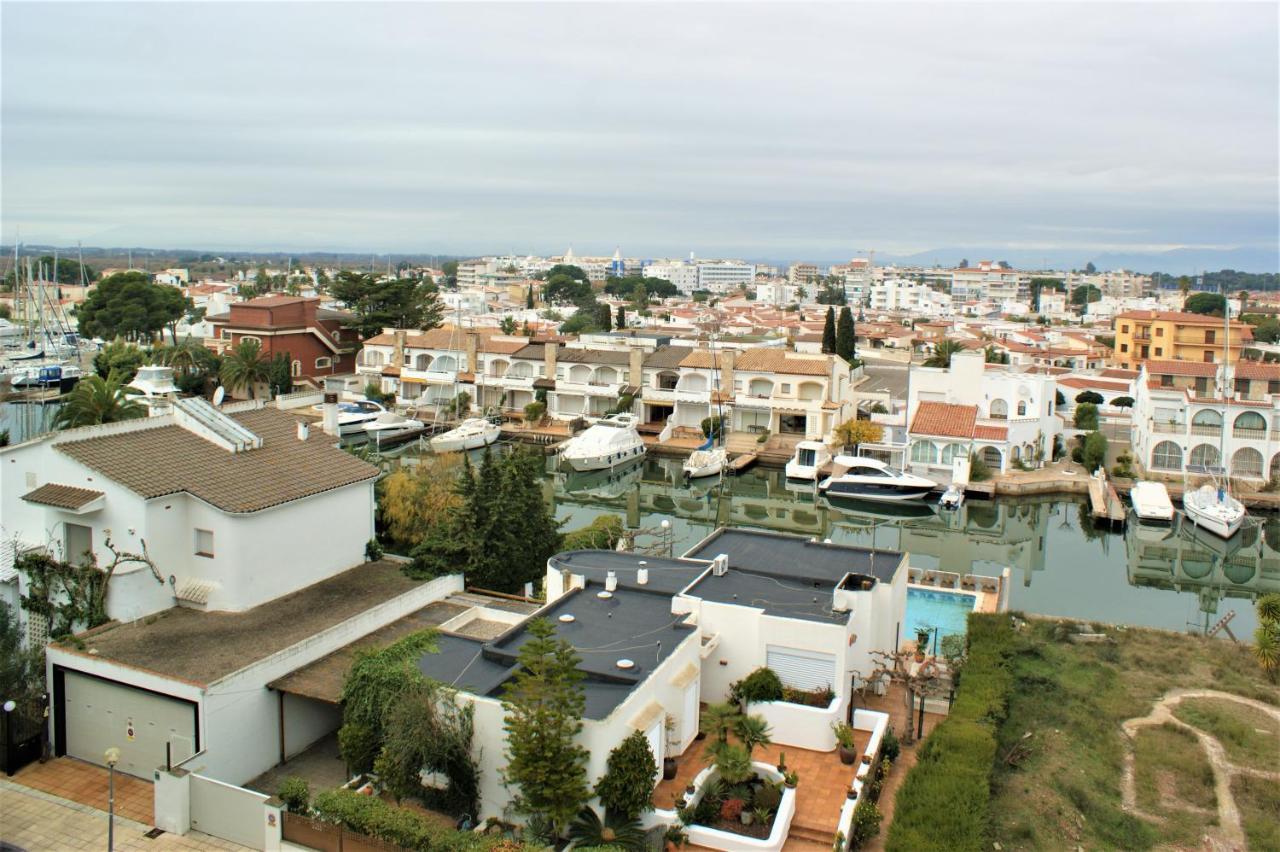 Apartamento En Roses Con Parking Y Piscina Apartment Exterior photo