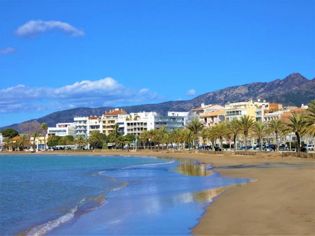 Apartamento En Roses Con Parking Y Piscina Apartment Exterior photo